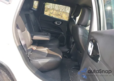 2024 Jeep Compass Latitude 4X4 из США, поврежденный, VIN 3C4NJDBN7RT115987